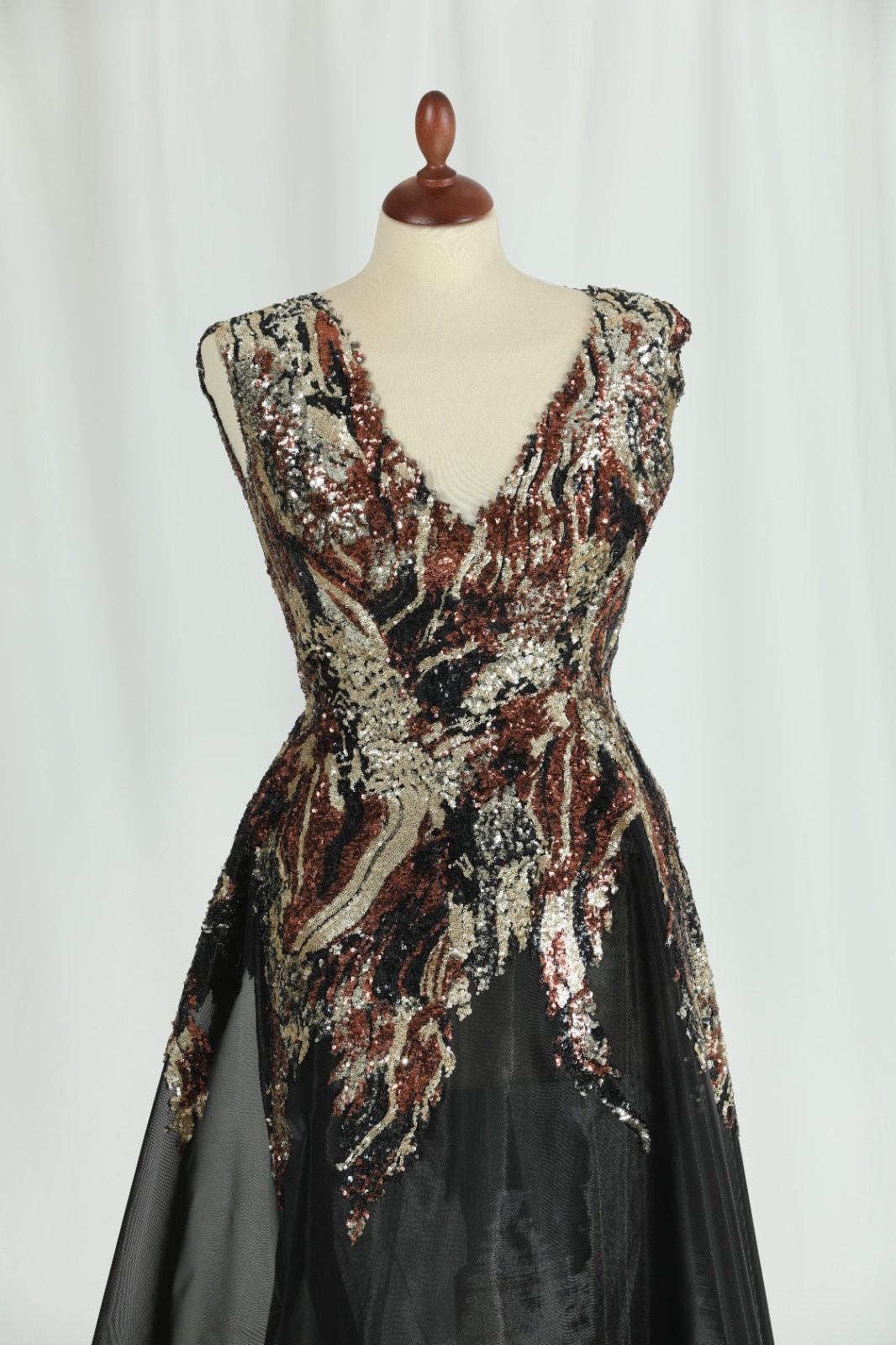 Tiger-Striped Sequin Low-Back - Image 4